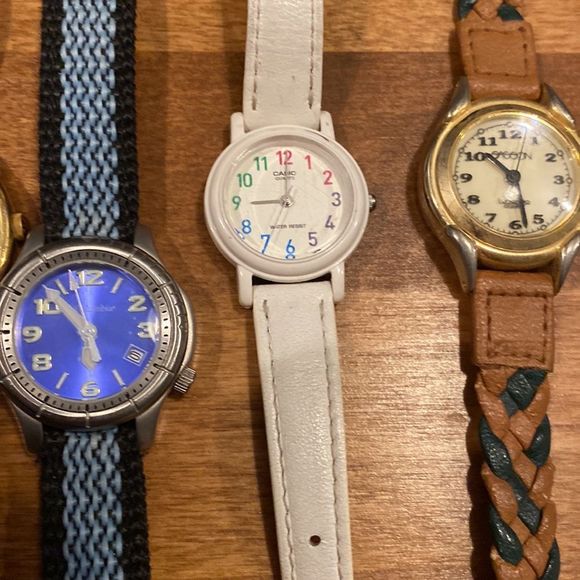 Bundle of 5 Vtg Watches Colombia Casio Sasson Guess Metropolitan - Picture 3 of 5